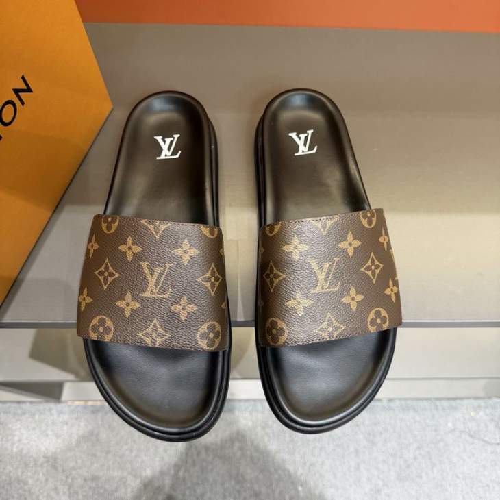 Picture of Louis Vuitton Slippers _SKULVsz38-45mnq0214691